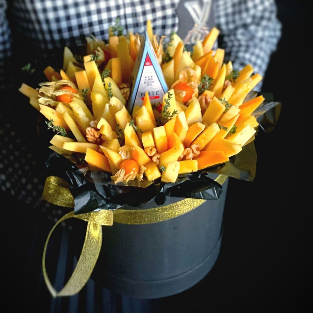 Купить Подарок из сыра и ананаса арт. 539