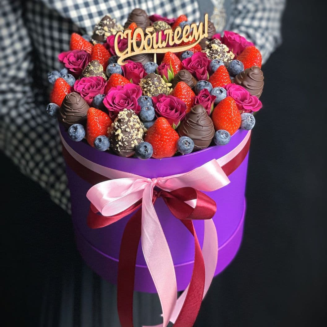 Купить Шляпная коробка из клубники арт. 456