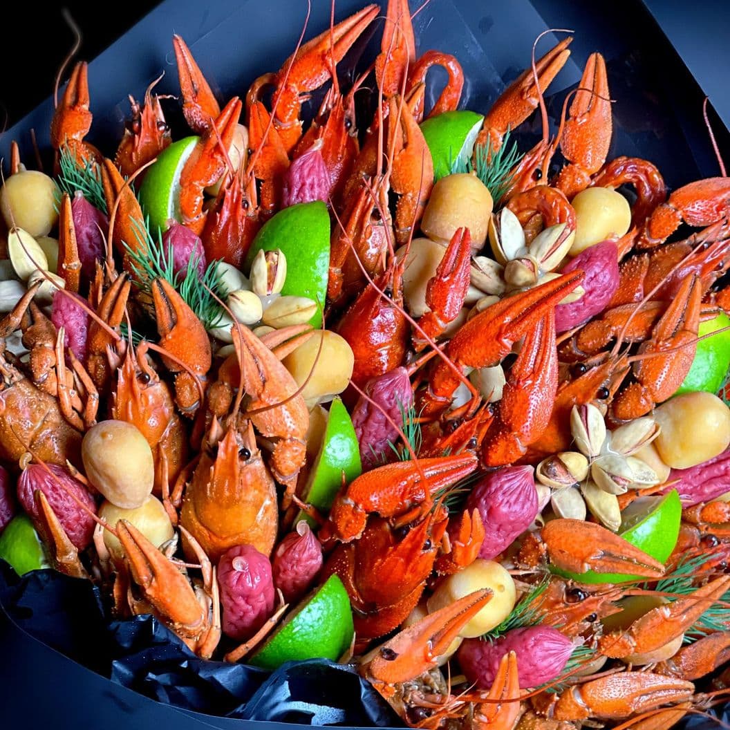 Купить Букет из раков и колбасок арт. 524