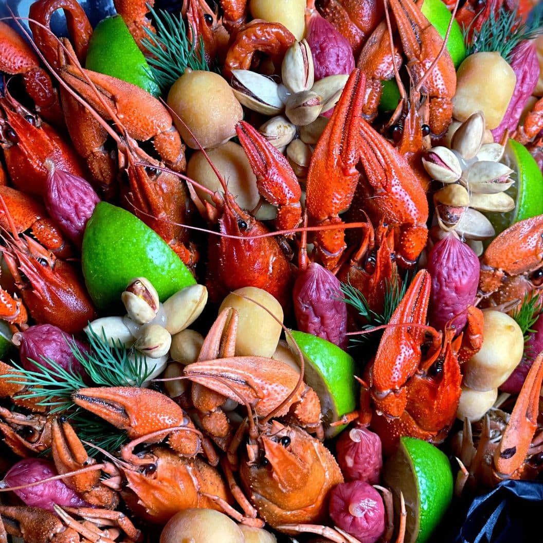 Купить Букет из раков и колбасок арт. 524