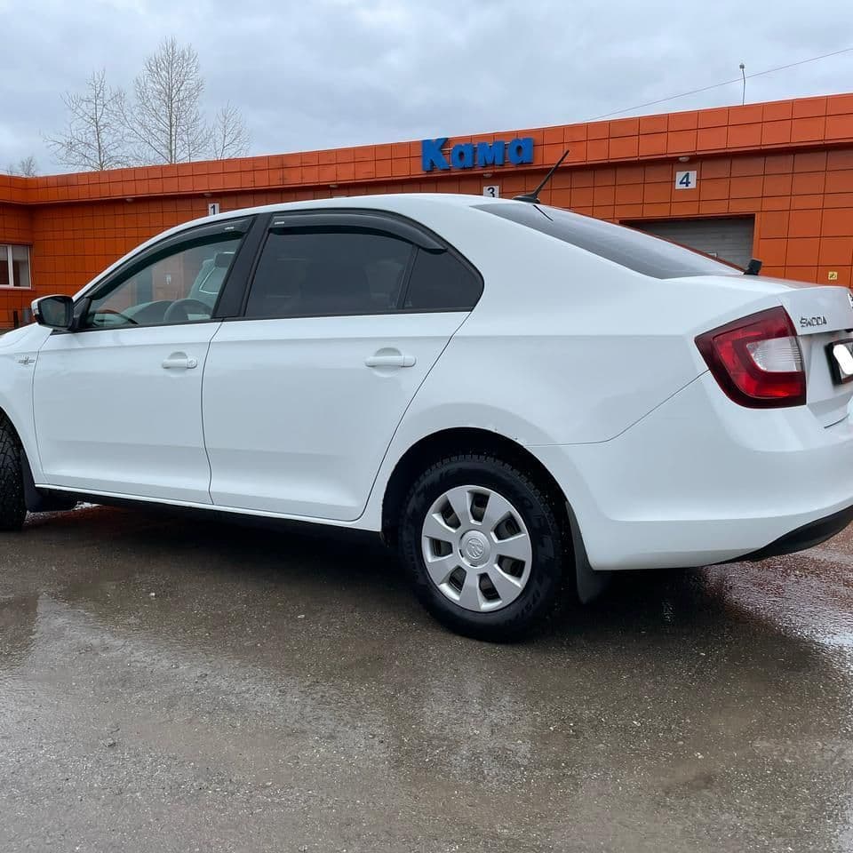 Купить Skoda Rapid МКПП 1.6, 6л/100км, лифтбек