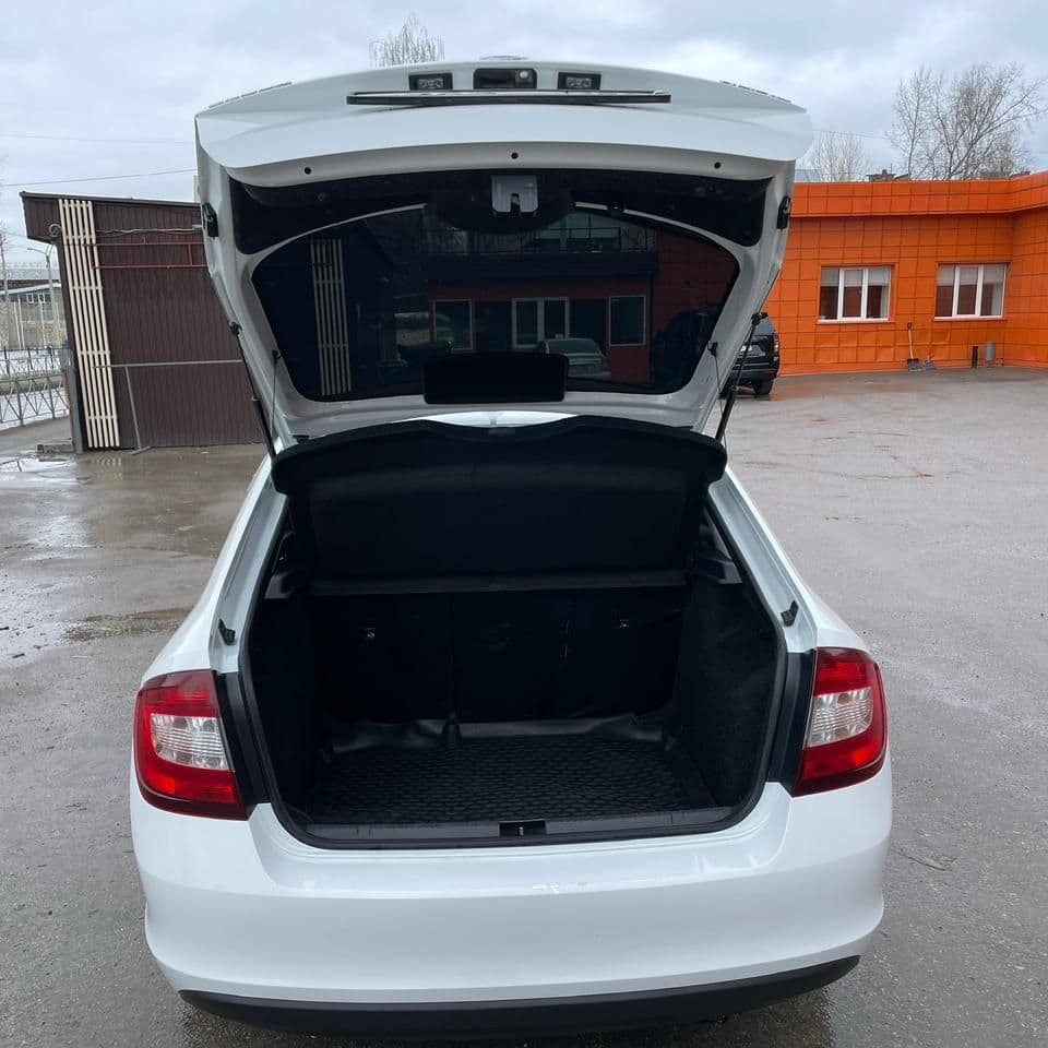 Купить Skoda Rapid МКПП 1.6, 6л/100км, лифтбек