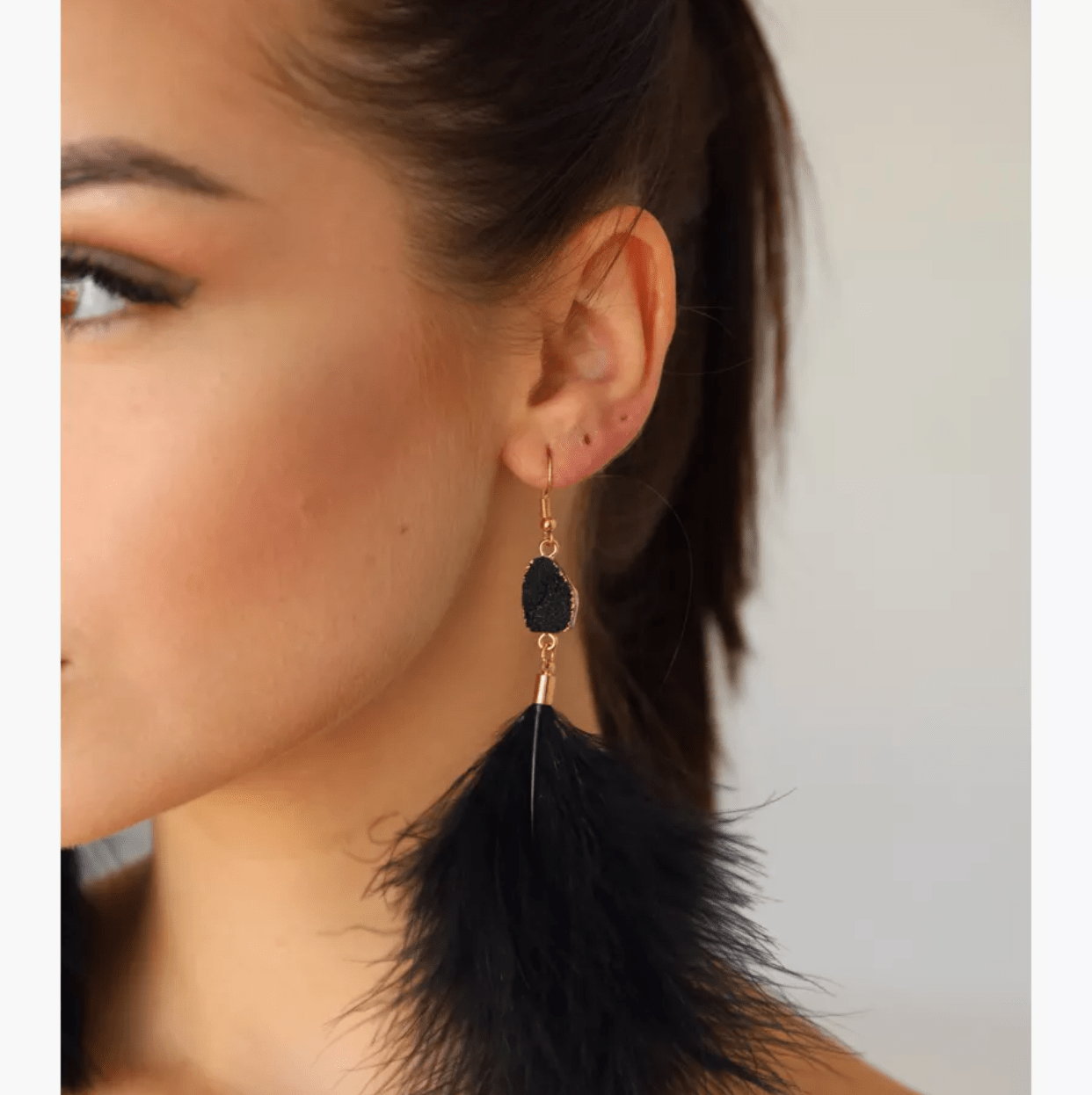 Купить Серьги «перья» белые и черные