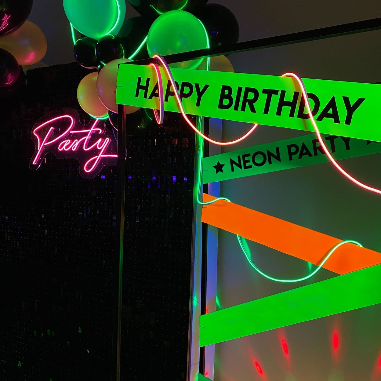 Купить Фотозона за 1 день — Неон