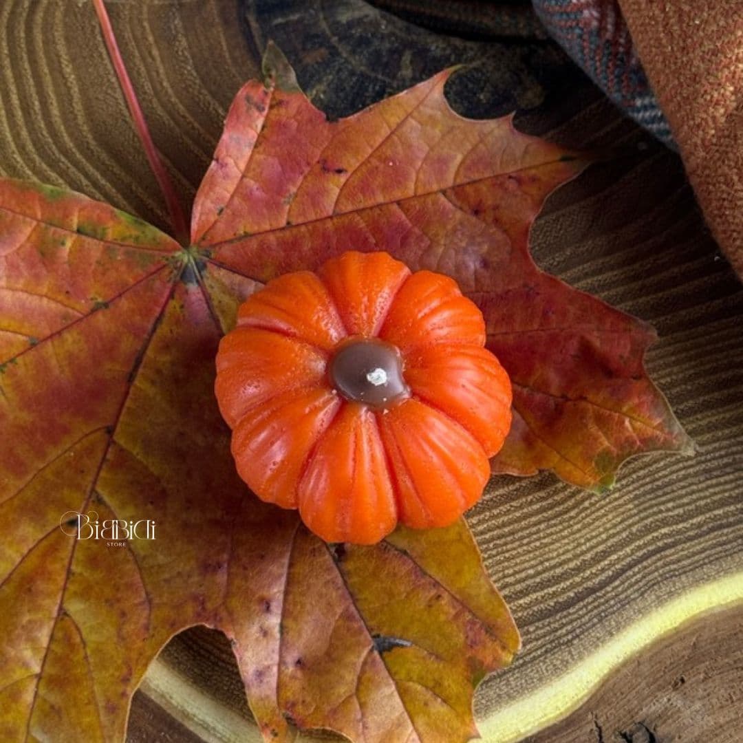 Купить Интерьерная свеча "Тыква" с ароматом печенья. Вид 4