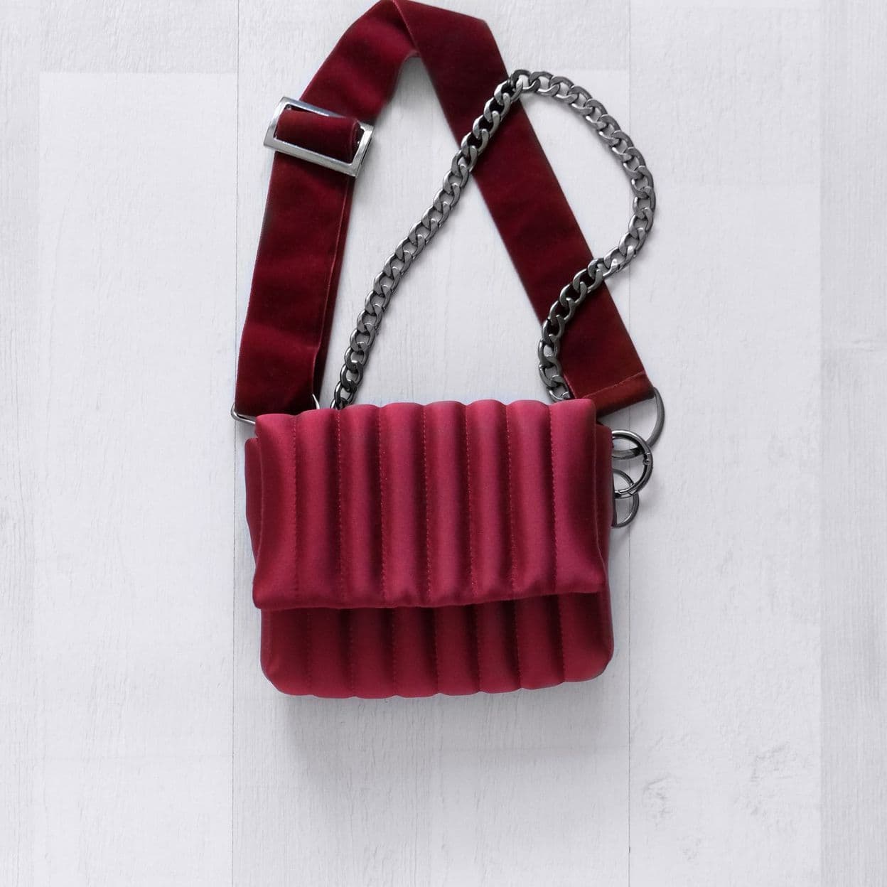 Купить Сумка стеганая AGLAIS в оттенке «Вишневый пунш»