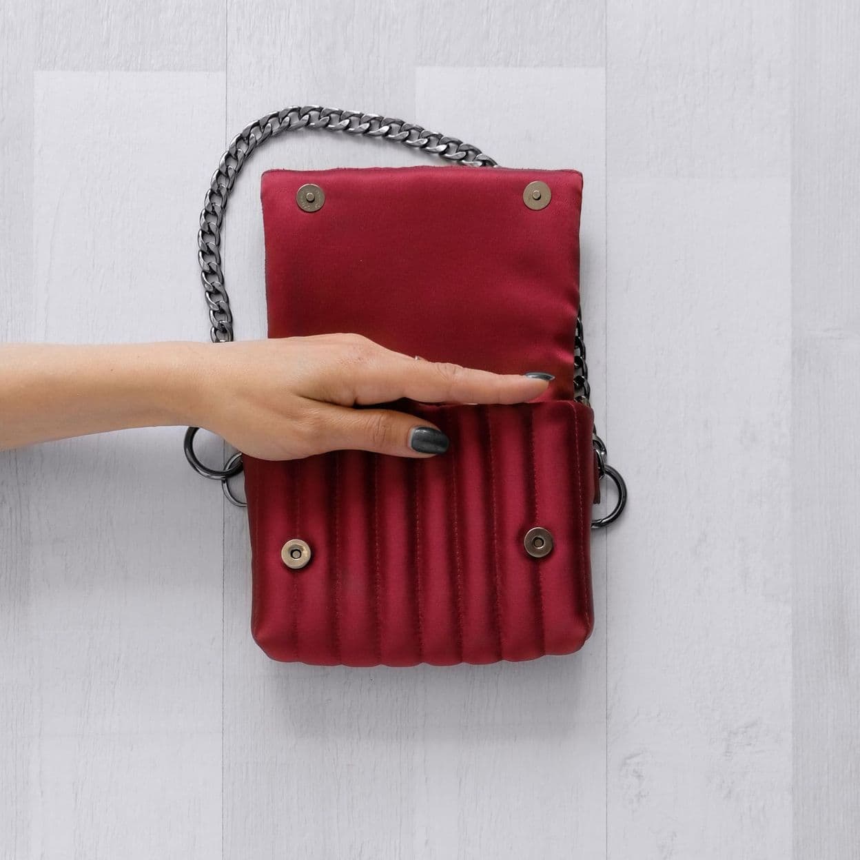 Купить Сумка стеганая AGLAIS в оттенке «Вишневый пунш»