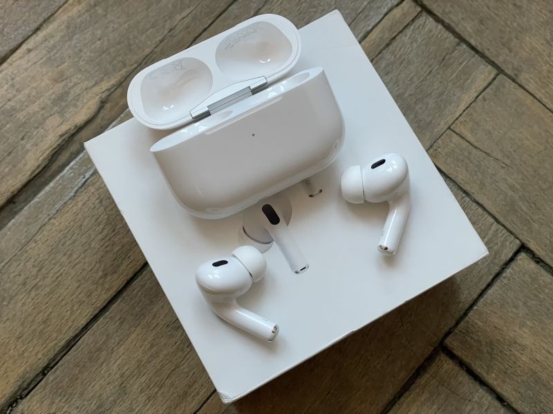 Купить Беспроводная гарнитура Apple AirPods Pro (2nd Generation) MagSafe Case USB-C (MTJV3)
