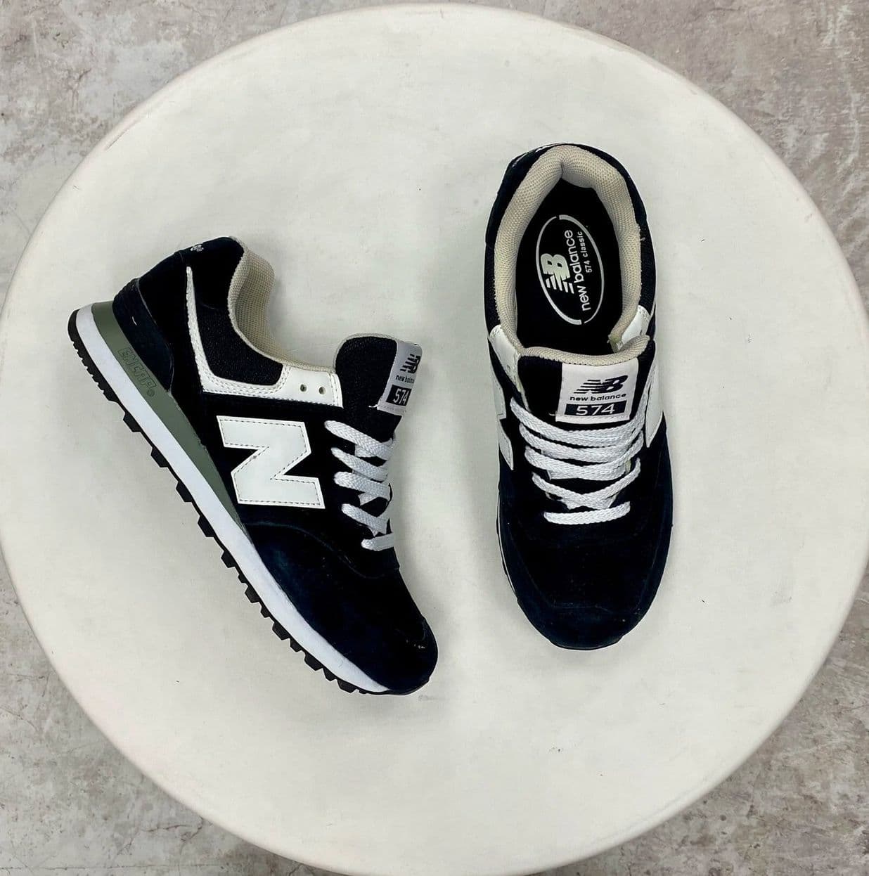 Купить New Balance 574, Black/White UC