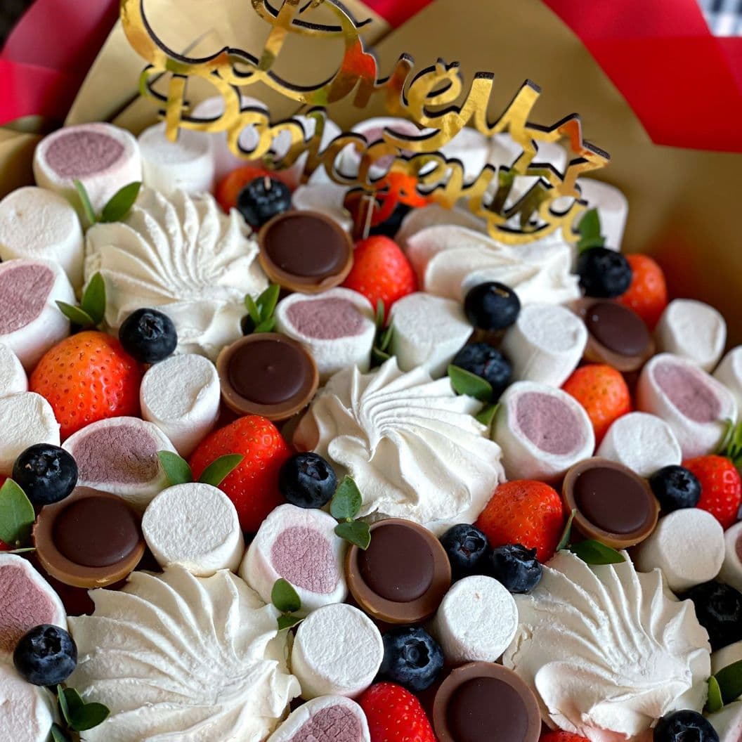 Купить Букет из зефира и ягод арт. 116