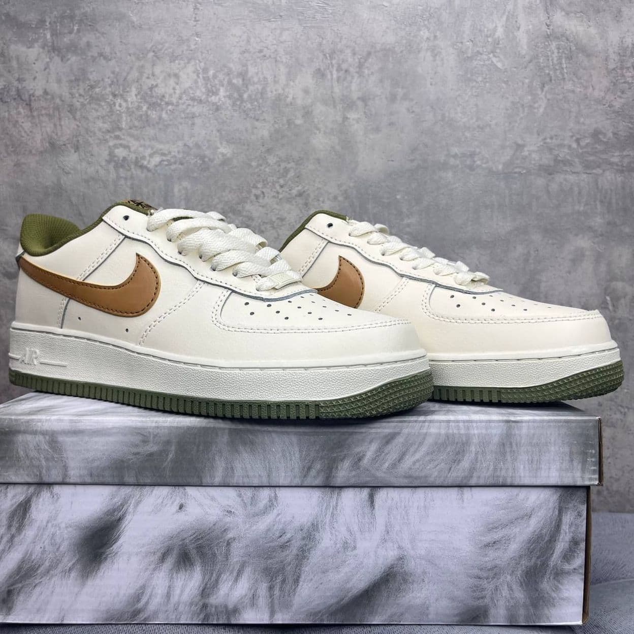 Купить Nike Air Force 1'07 LX White Brown