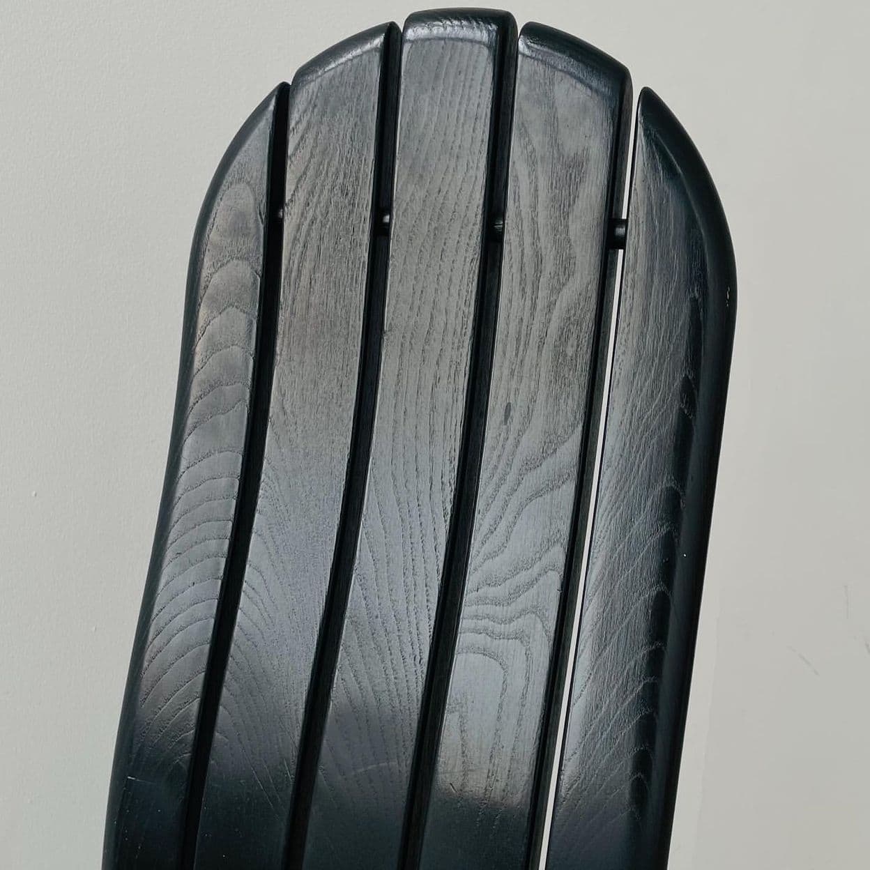 Купить Четыре обеденных стула на деревянном каркасе