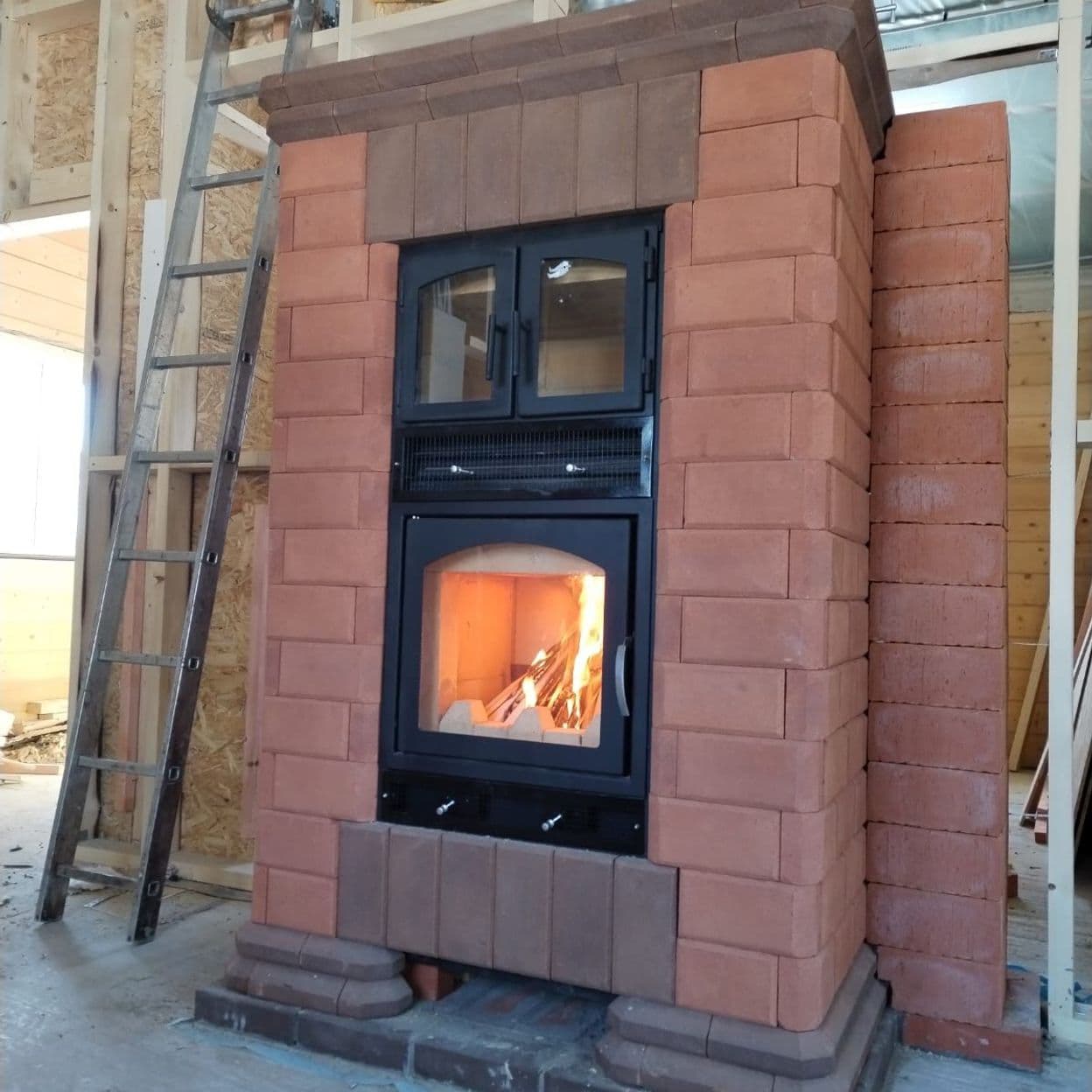 Купить Печь-камин серии КИВ с духовкой (с шоколадными вставками)