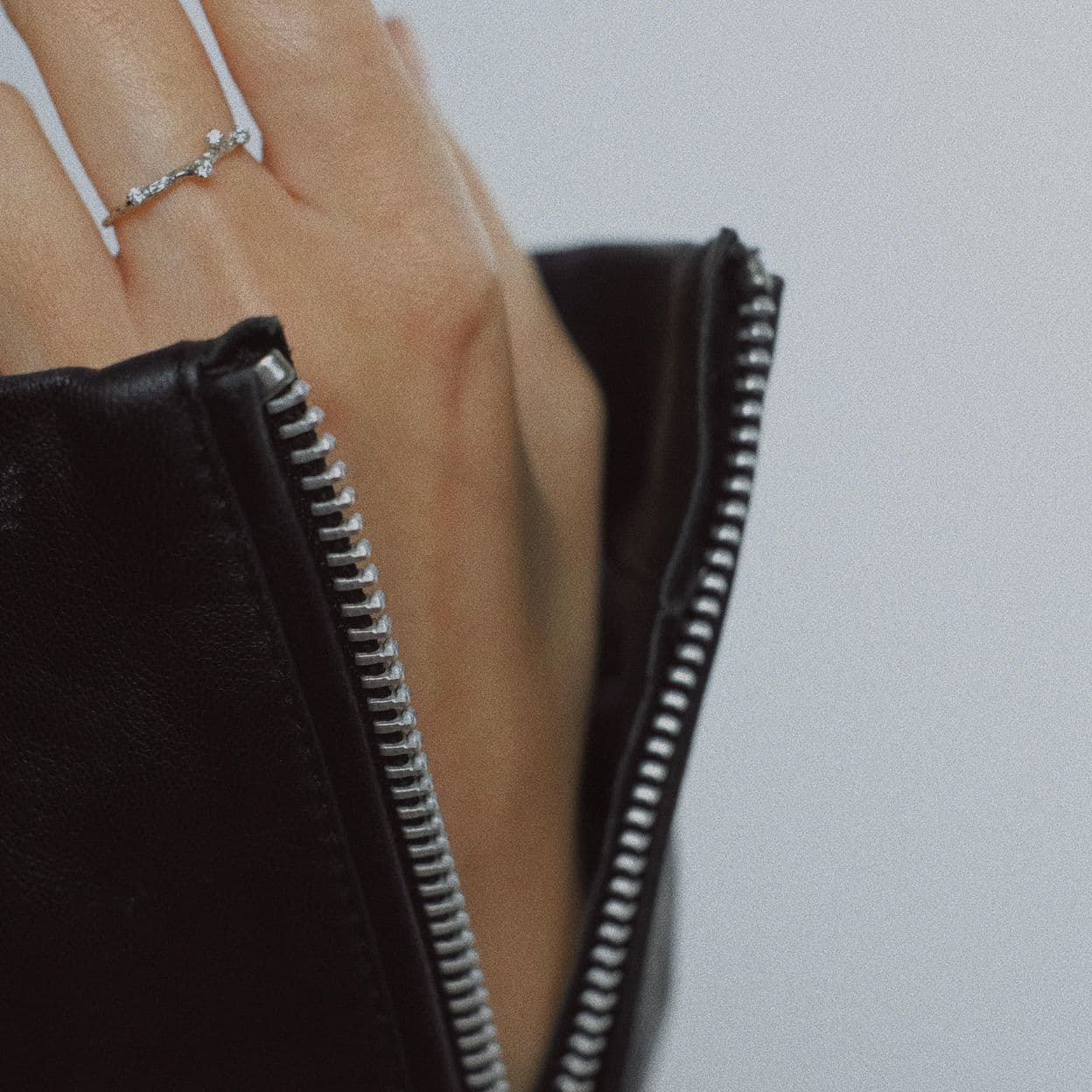 Купить Инсайт Кольцо тонкое с четырьмя вставками, планирование