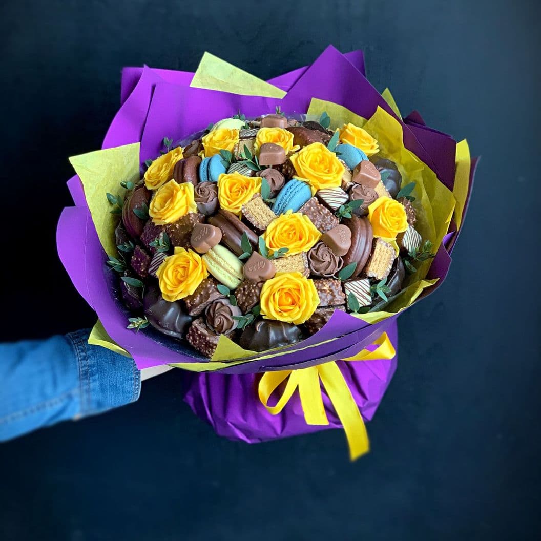 Купить Букет из конфет и роз арт. 268