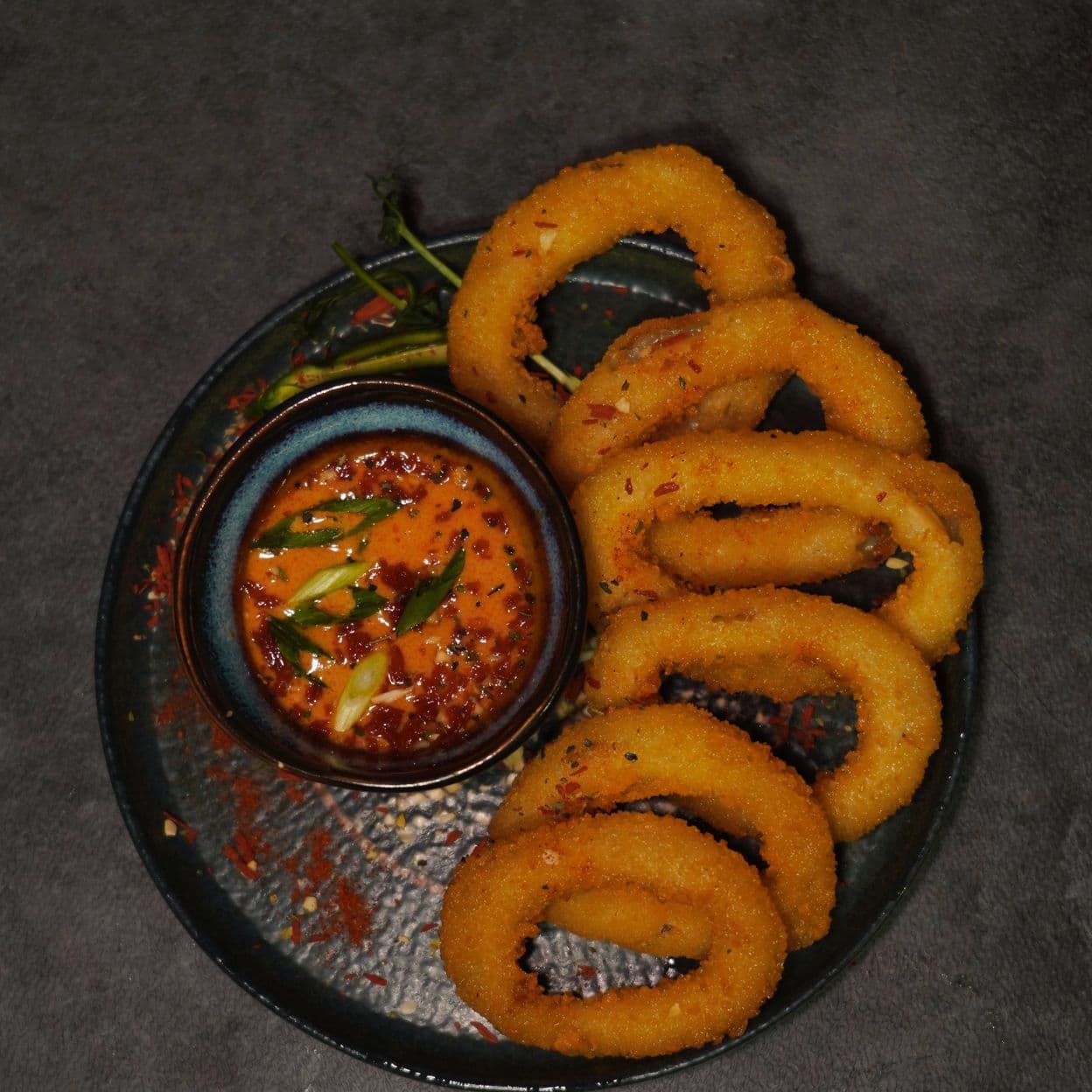 Купить Луковые кольца с чесночным соусом