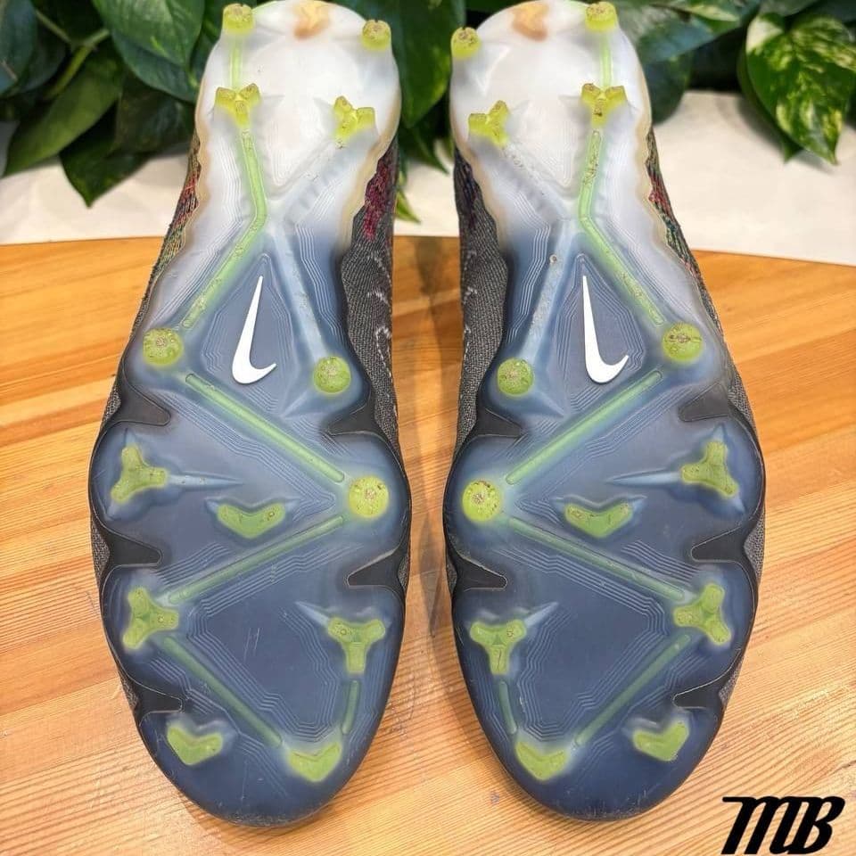 Купить Бутсы Nike Phantom GX Elite DF FG