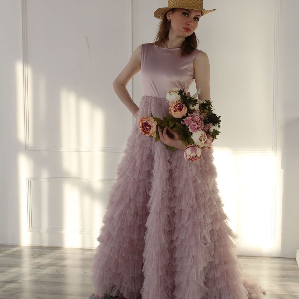 Купить Платье со шлейфом   Размеры 40 42