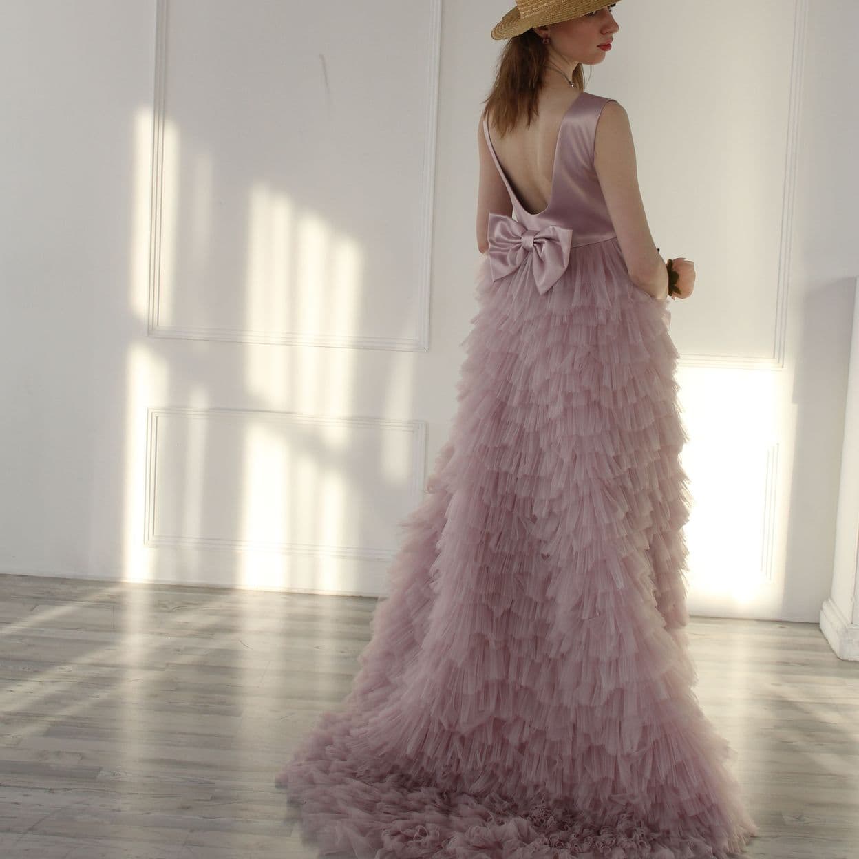 Купить Платье со шлейфом   Размеры 40 42