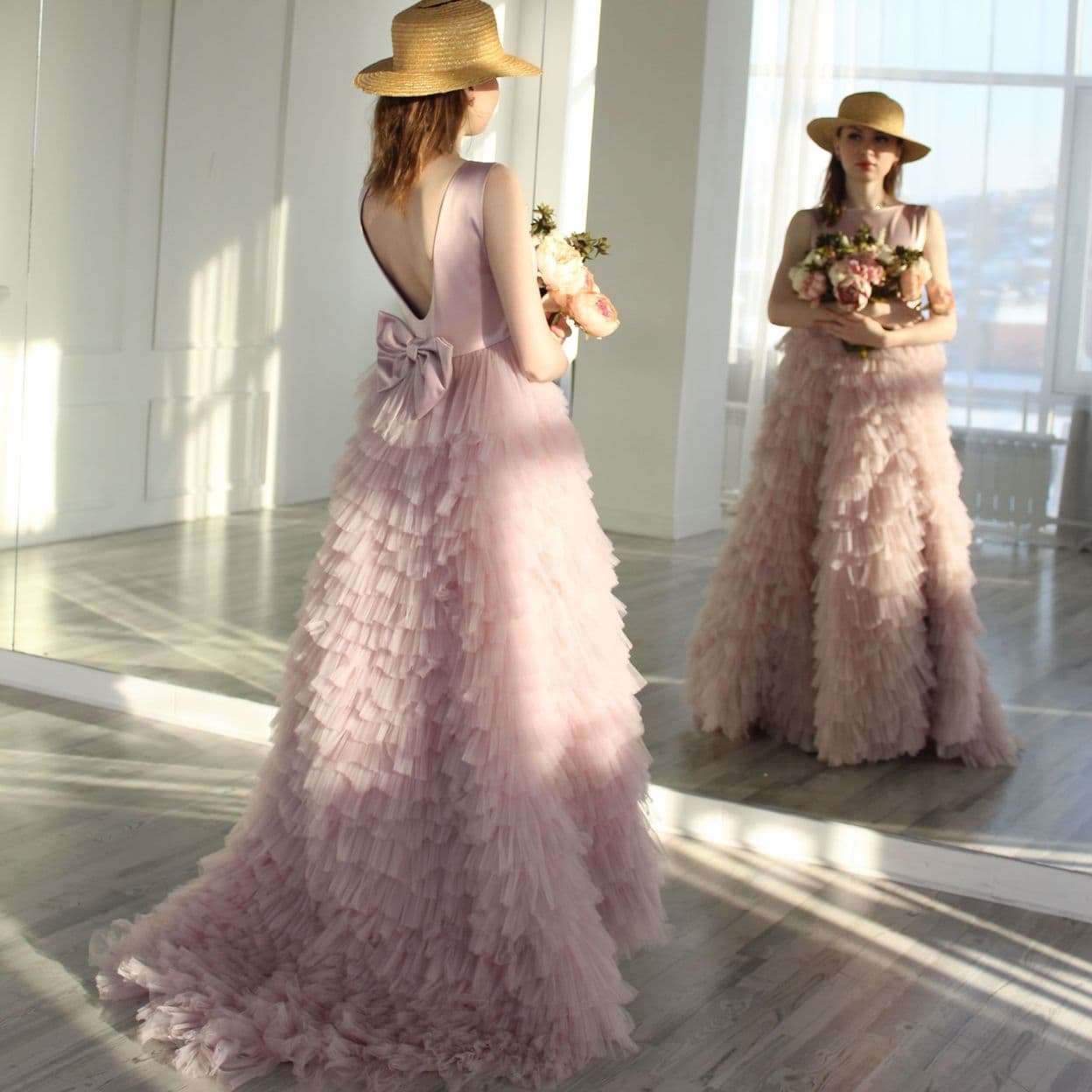 Купить Платье со шлейфом   Размеры 40 42