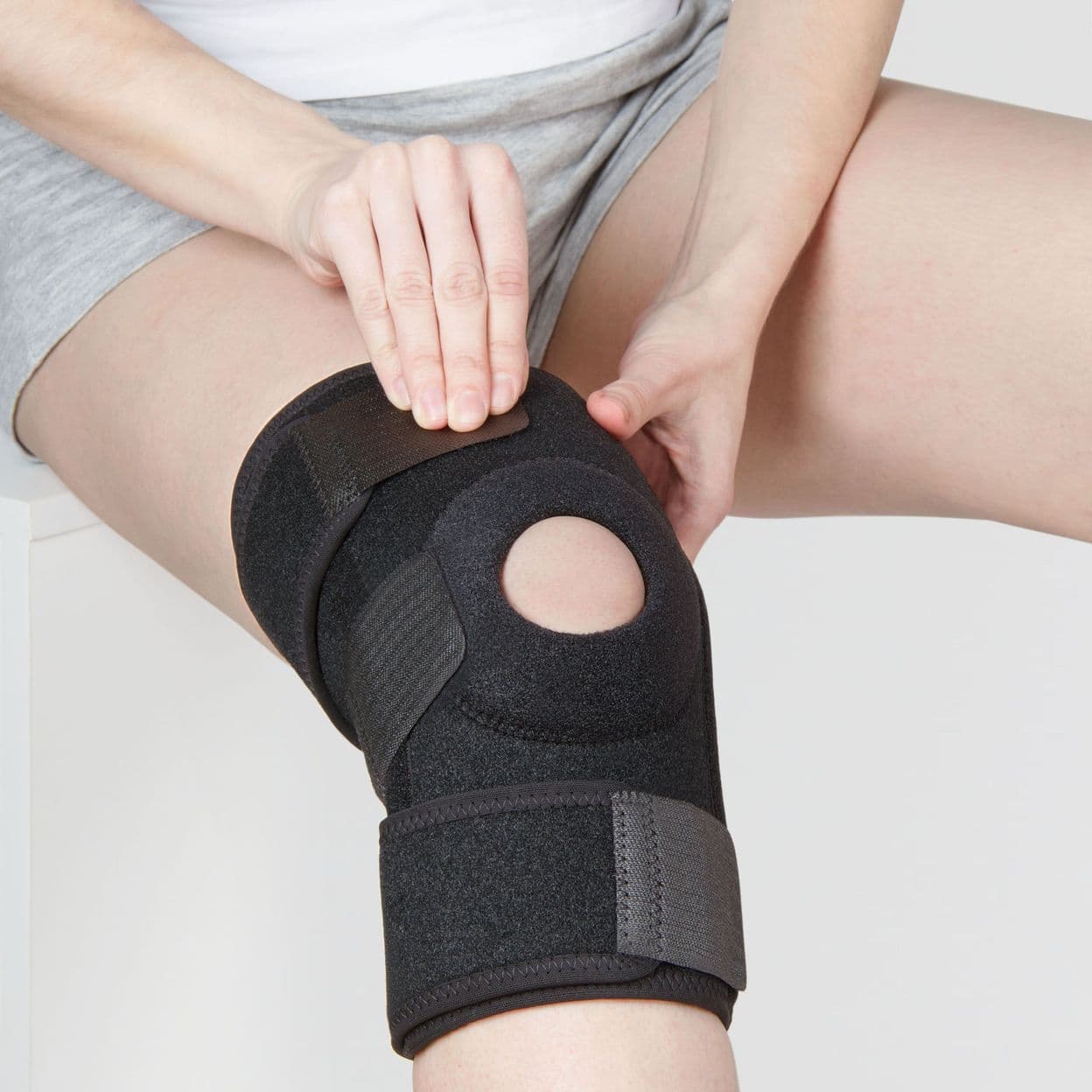 Купить Бандаж компрессионный фиксирующий на коленный сустав