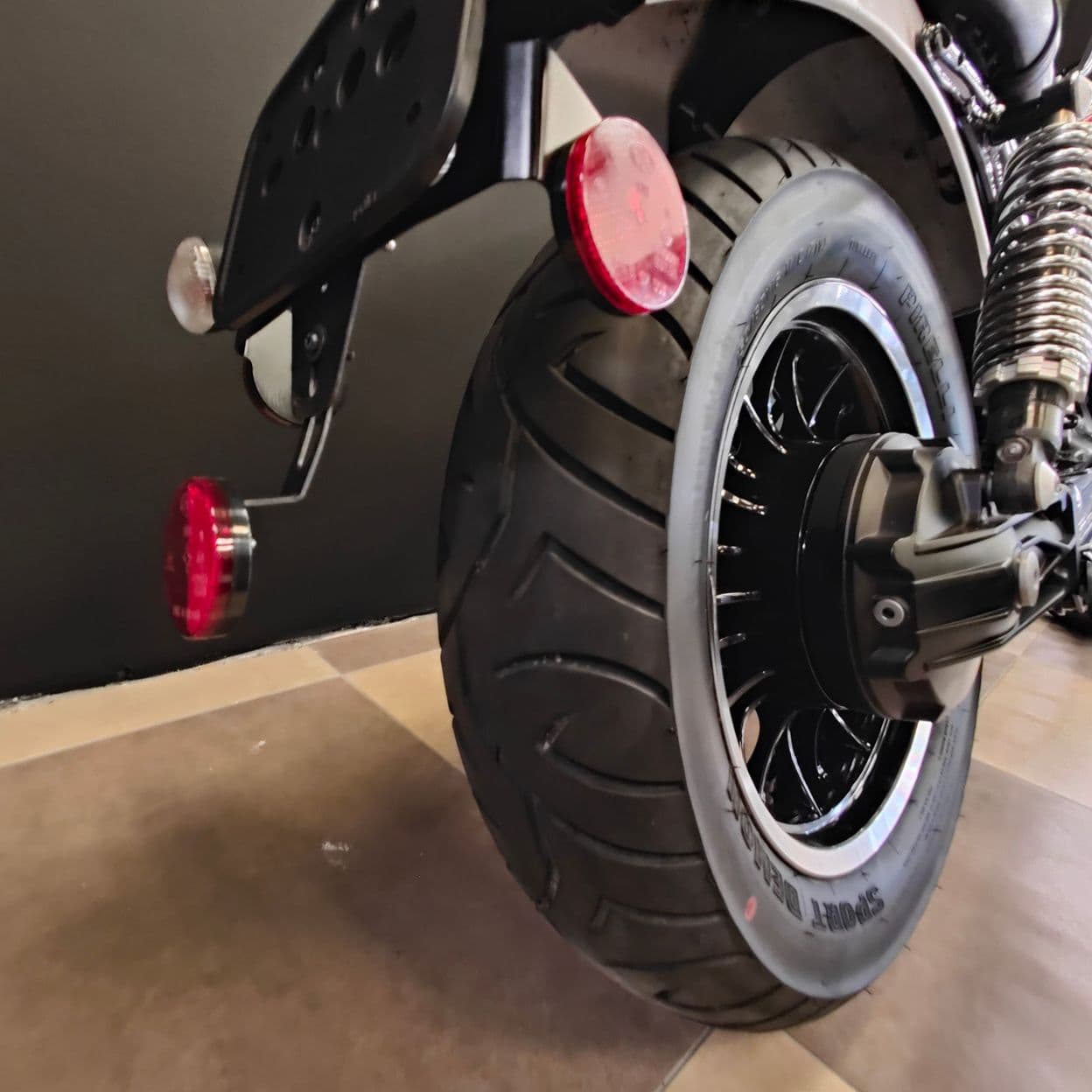 Купить Moto Guzzi V9 Roamer