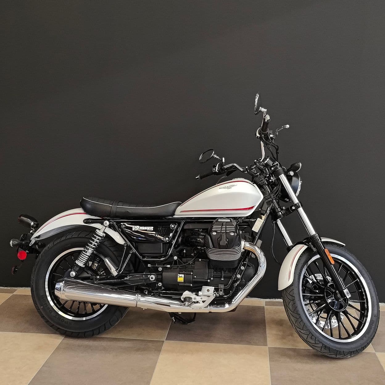Купить Moto Guzzi V9 Roamer