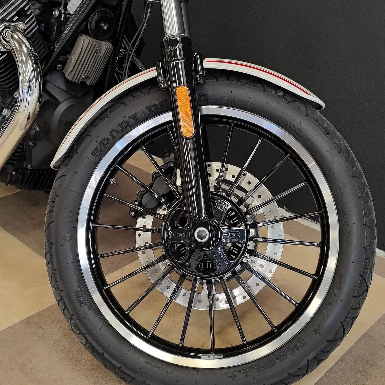Купить Moto Guzzi V9 Roamer