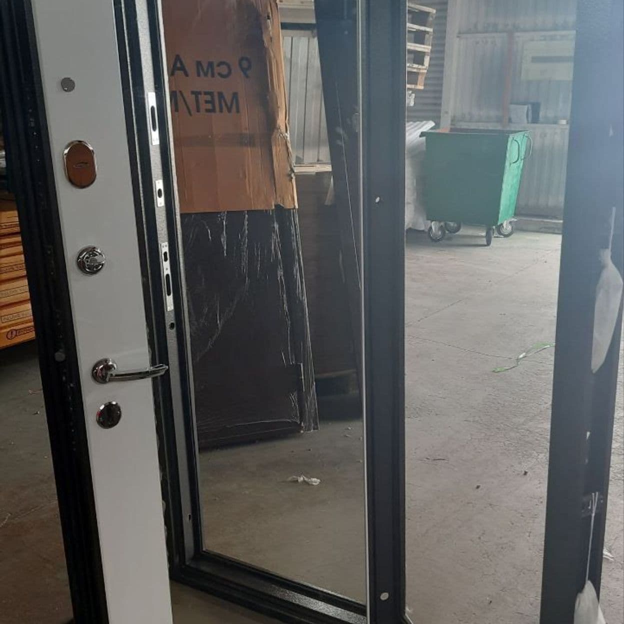 Купить Дверь входная "ТАЙГА 9" зеркало эмалит, Феррони