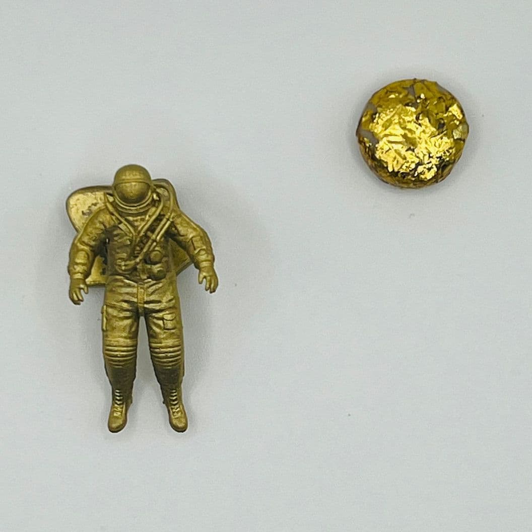 Купить Значок "Первый выход в открытый космос"