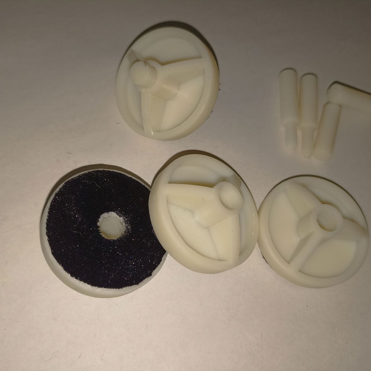 Купить Центр-щетка и шильдик для радиолы Ригонда