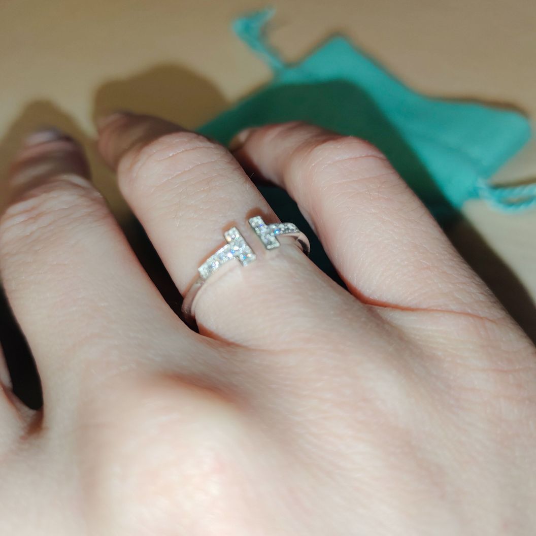 Купить Кольцо Tiffany буквы Т фианиты серебряное