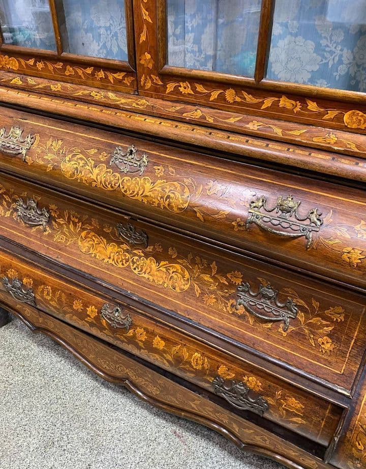 Купить Старинная витрина в стиле Чиппендейл