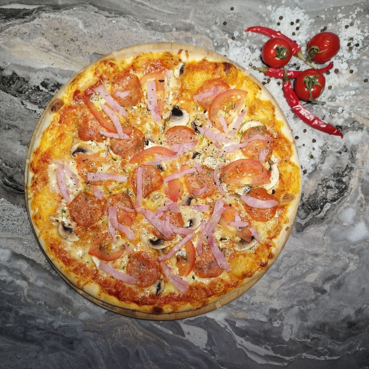 Купить 2. Европейская (ветчина, пепперони, грибы, помидоры) 32 СМ 600 ГРАММ