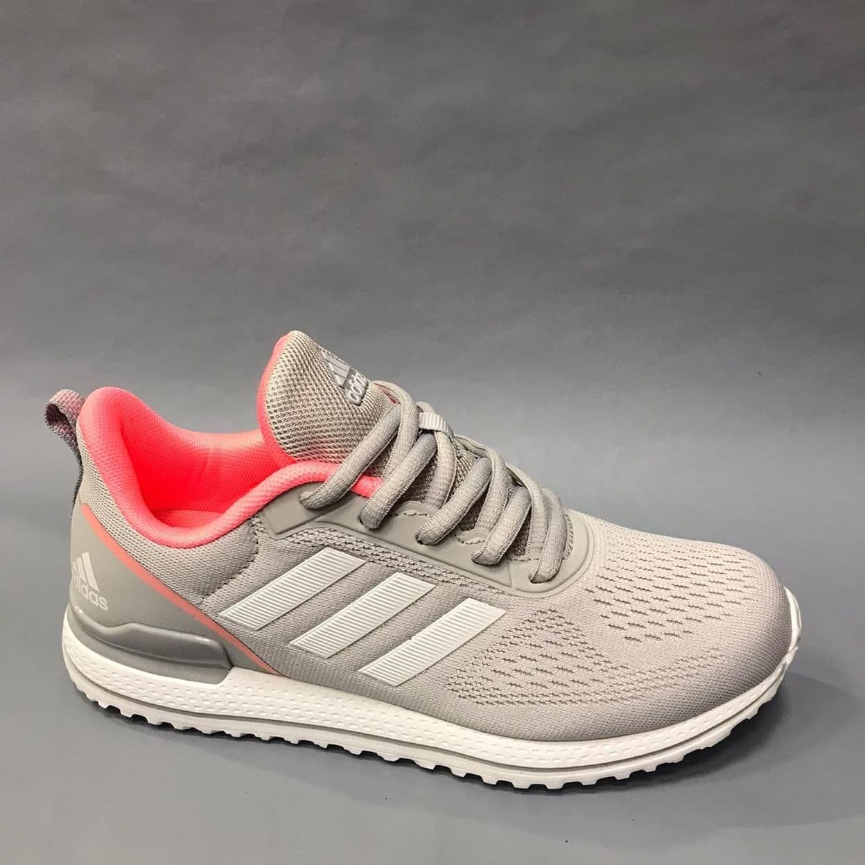 Купить Спортивные кроссовки