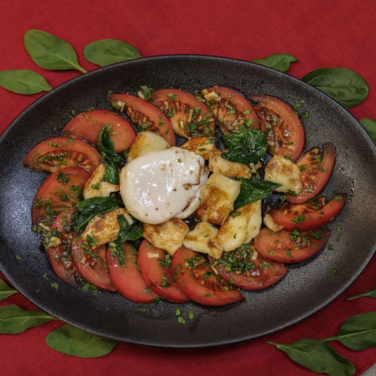 Купить Яйцо пашот с жареным сыром и помидорами
