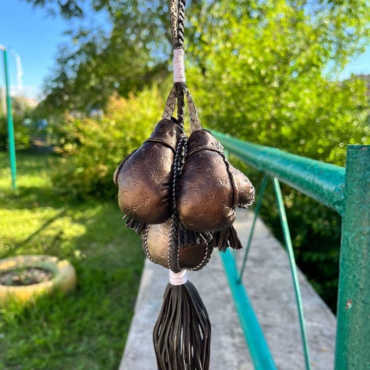 Купить Перчатки с грушей (тёмно-золотые)