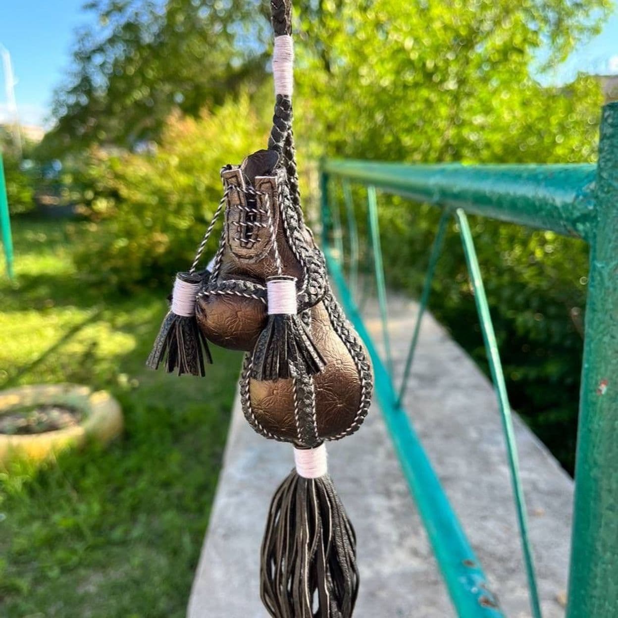 Купить Перчатки с грушей (тёмно-золотые)