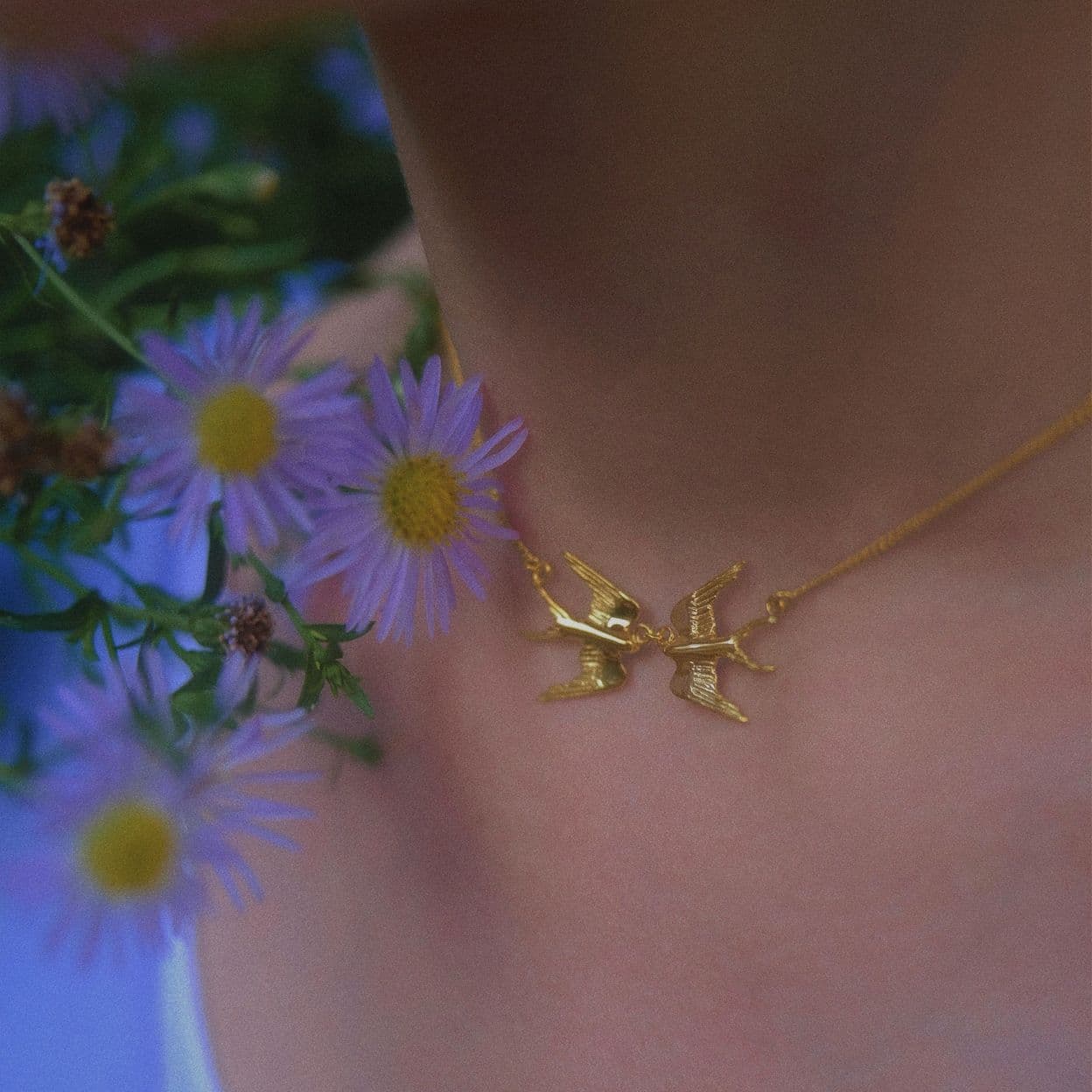 Купить MY SWALLOWS 2.0 Колье с двумя маленькими ласточками, позолота