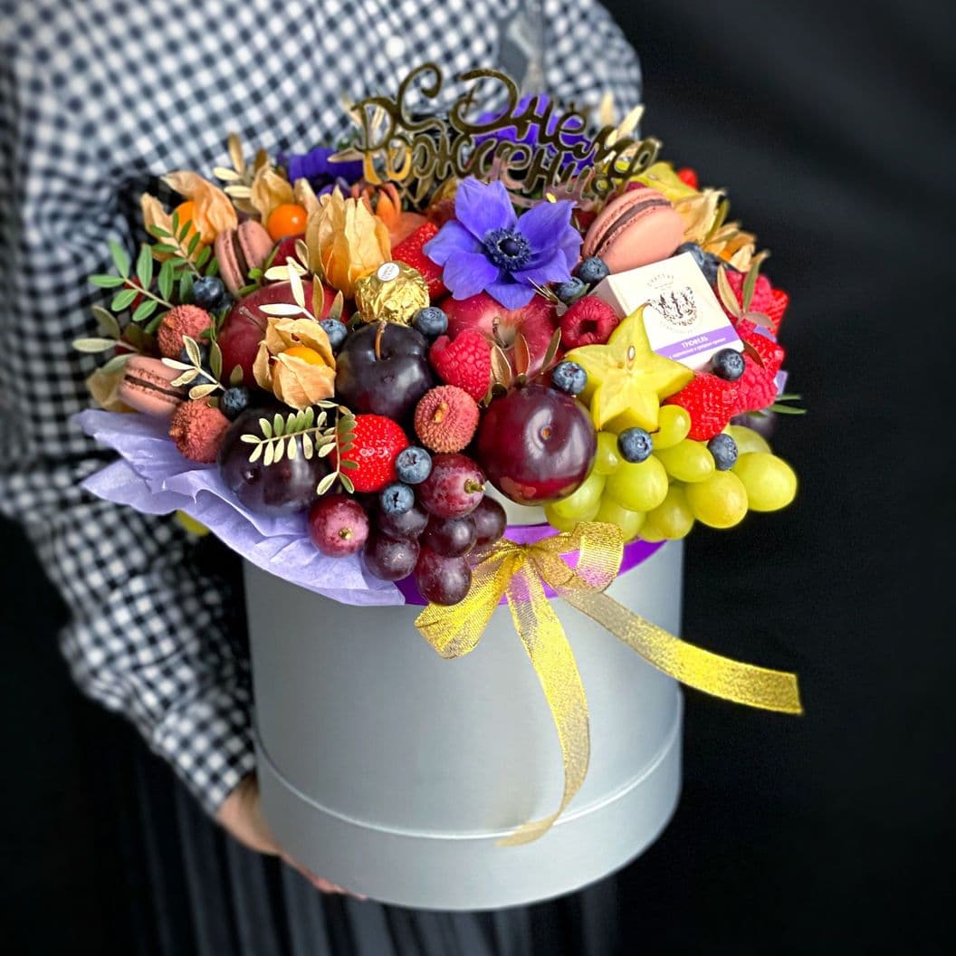 Купить Букет из фруктов с цветами арт. 395