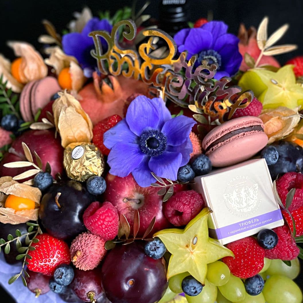 Купить Букет из фруктов с цветами арт. 395