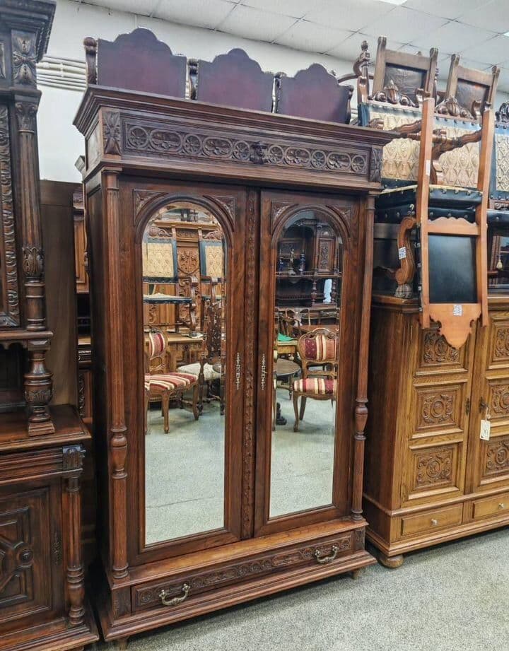 Купить Старинный шкаф с зеркалами