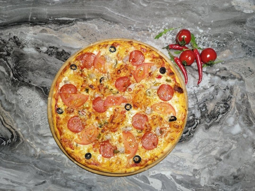 Купить 26. Диабло (свинина, пепперони, помидор, халапеньо) 32 СМ 600 ГРАММ
