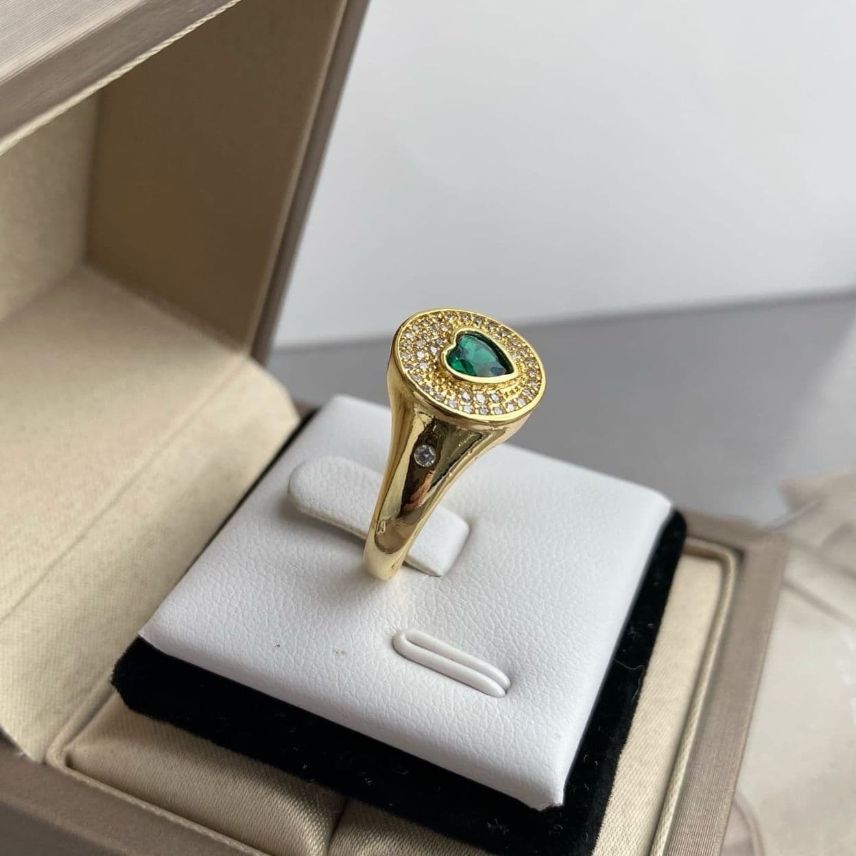 Купить Кольцо Изумрудное сердце