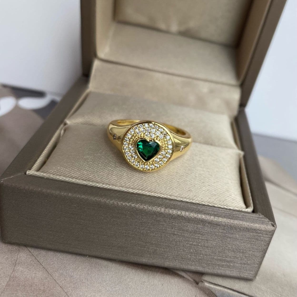 Купить Кольцо Изумрудное сердце