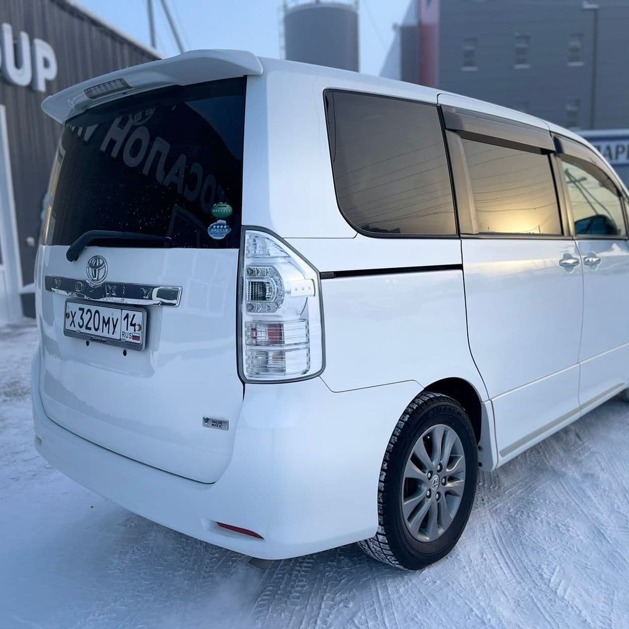 Купить Toyota Voxy 2012  г.в. 