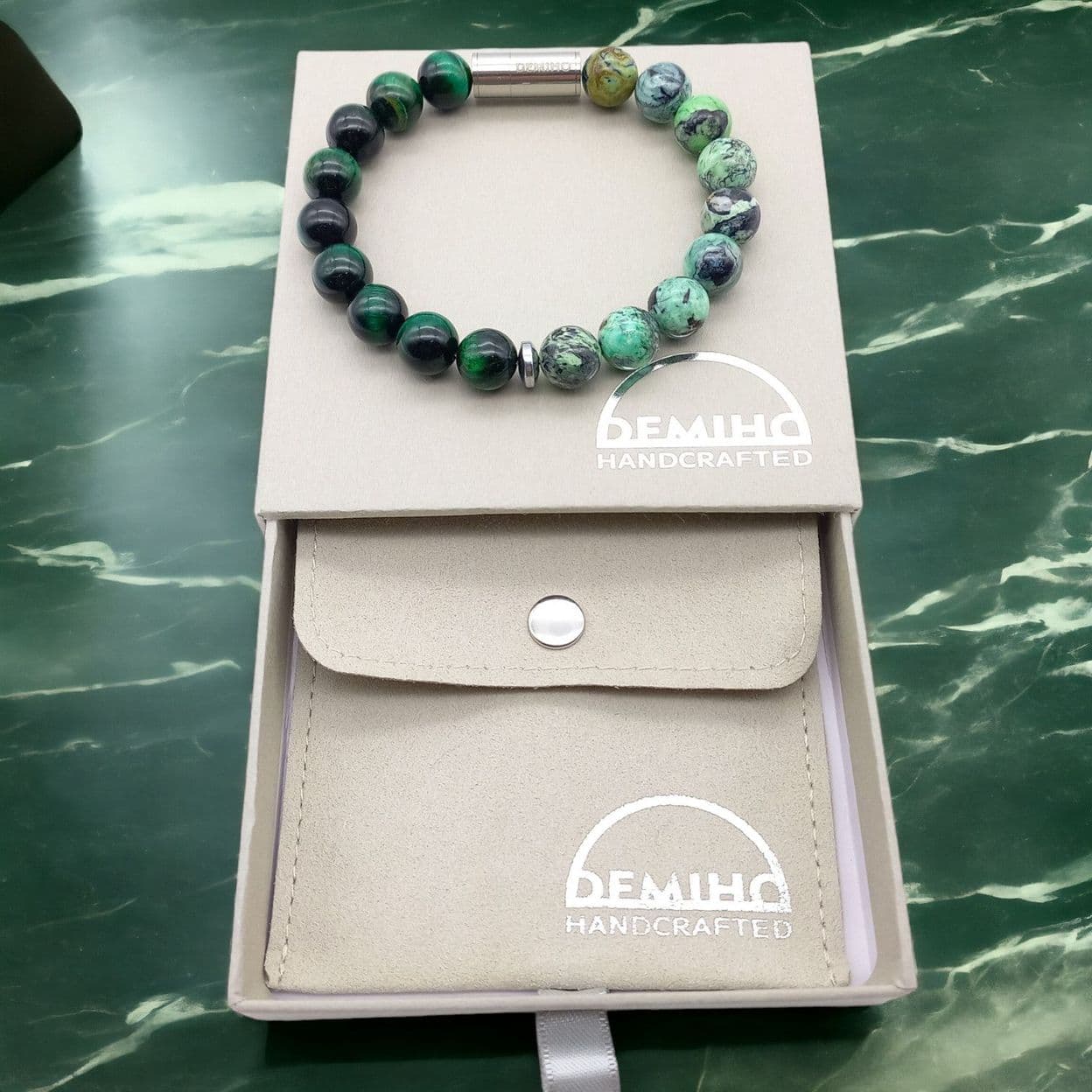 Купить Варисцит и зеленый тигровый глаз 10 мм. Браслет женский мужской из натуральных камней, магнитный замок, сталь (арт.ODB007)