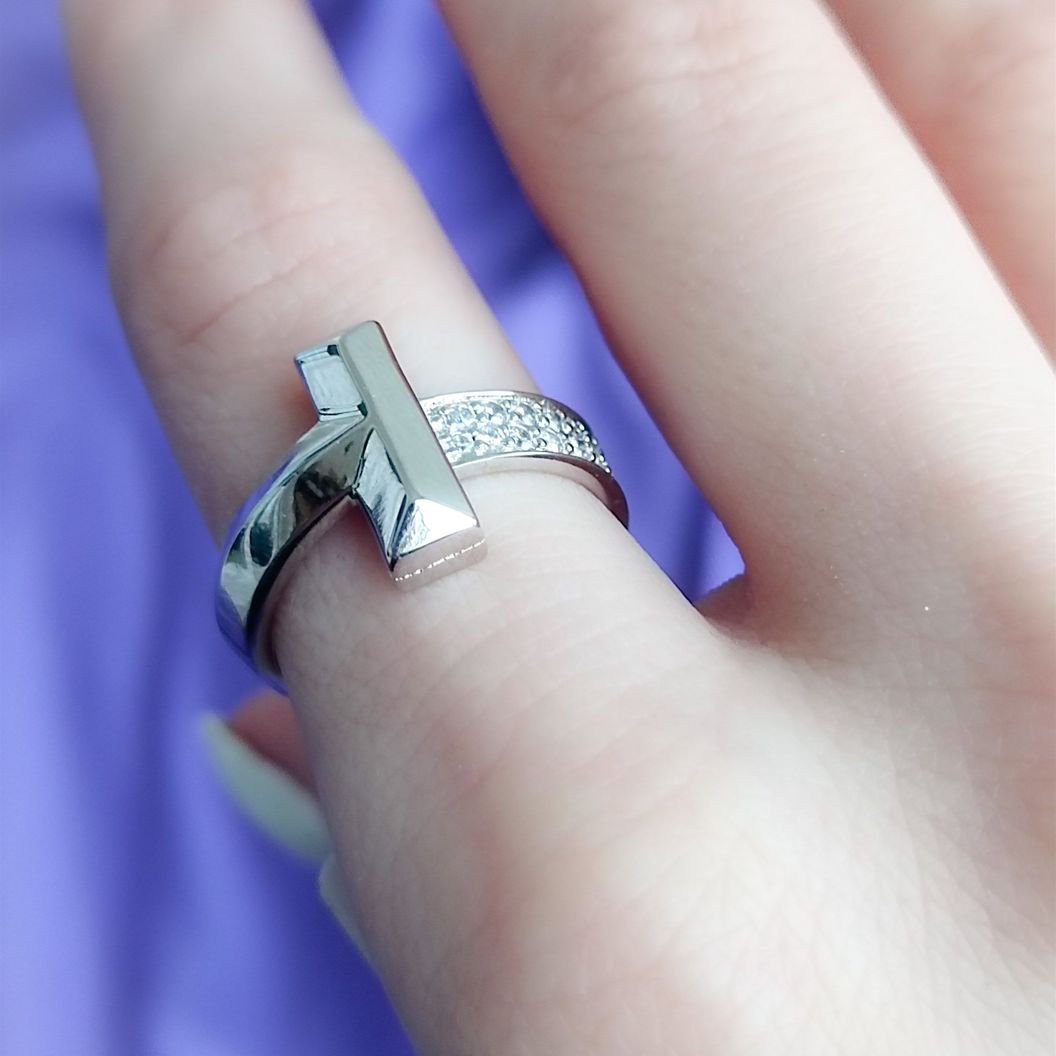 Купить Кольцо Tiffany T фианиты серебряное