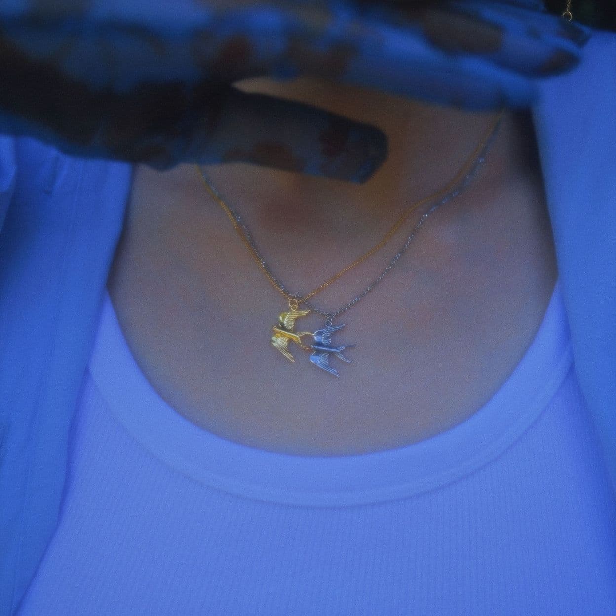 Купить MY SWALLOWS 2.0 Колье с одной маленькой ласточкой, платинирование