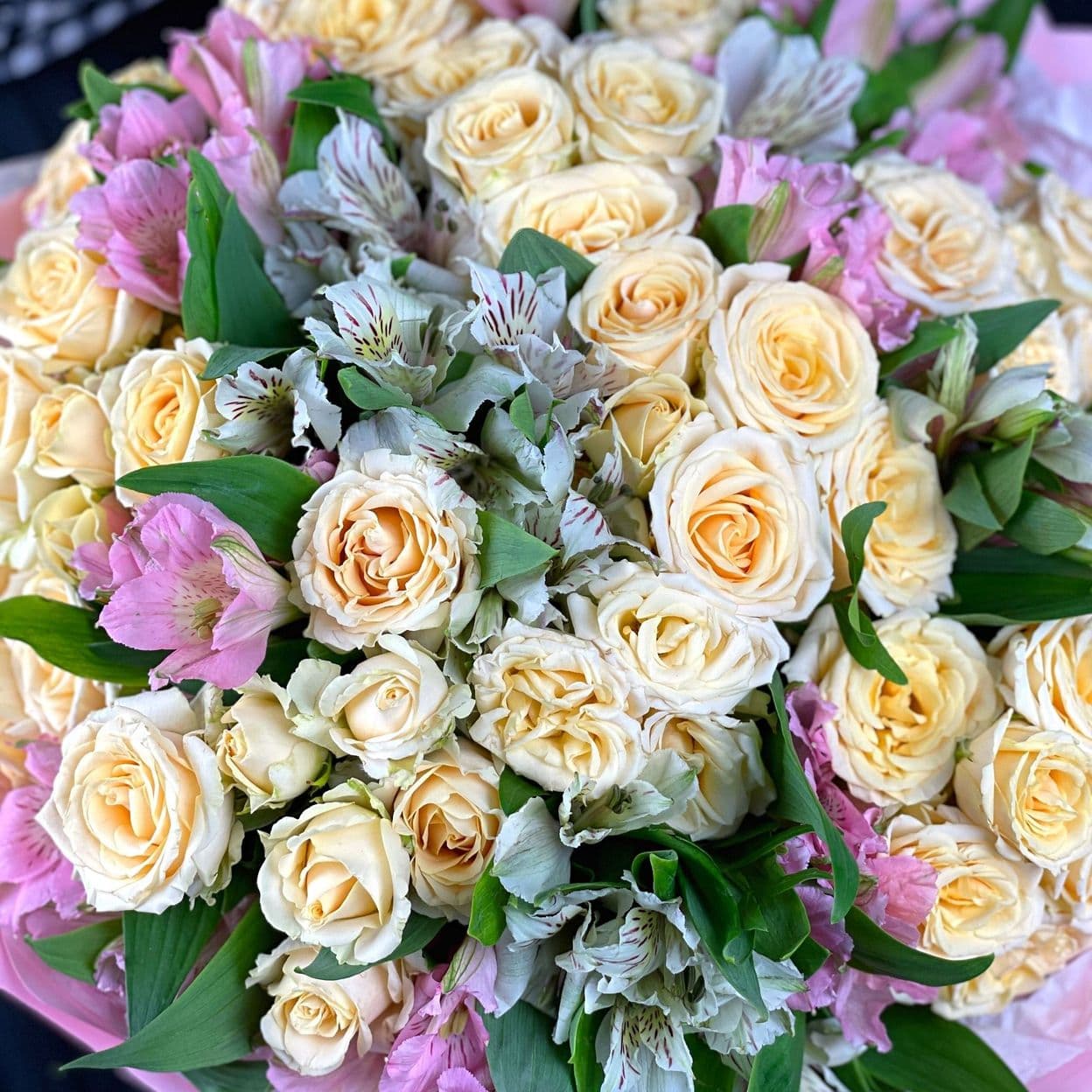 Купить Букет из роз и альстромерий арт. 85